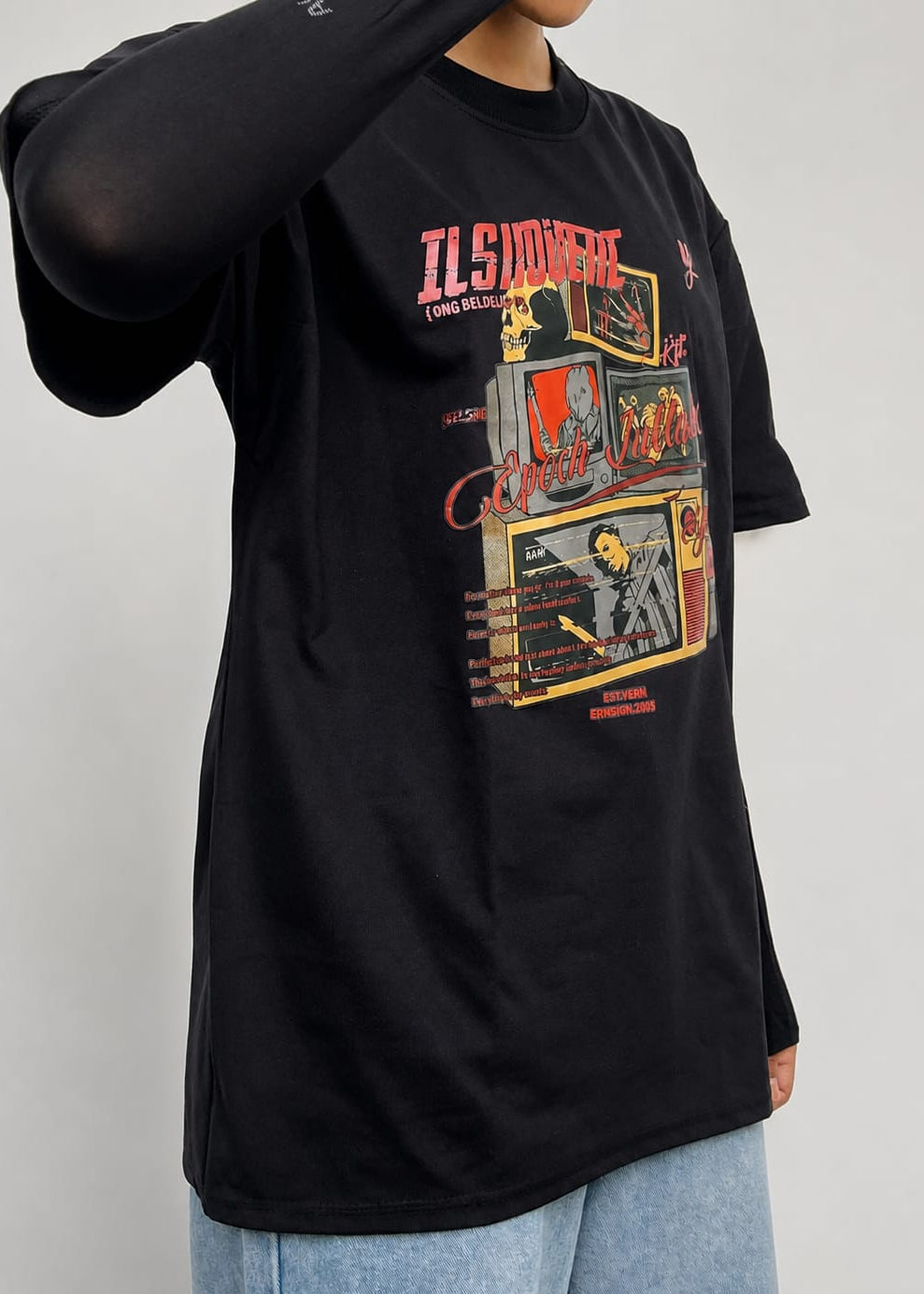 Model wearing black casual t-shirt with a clean minimal everyday style by NUR
