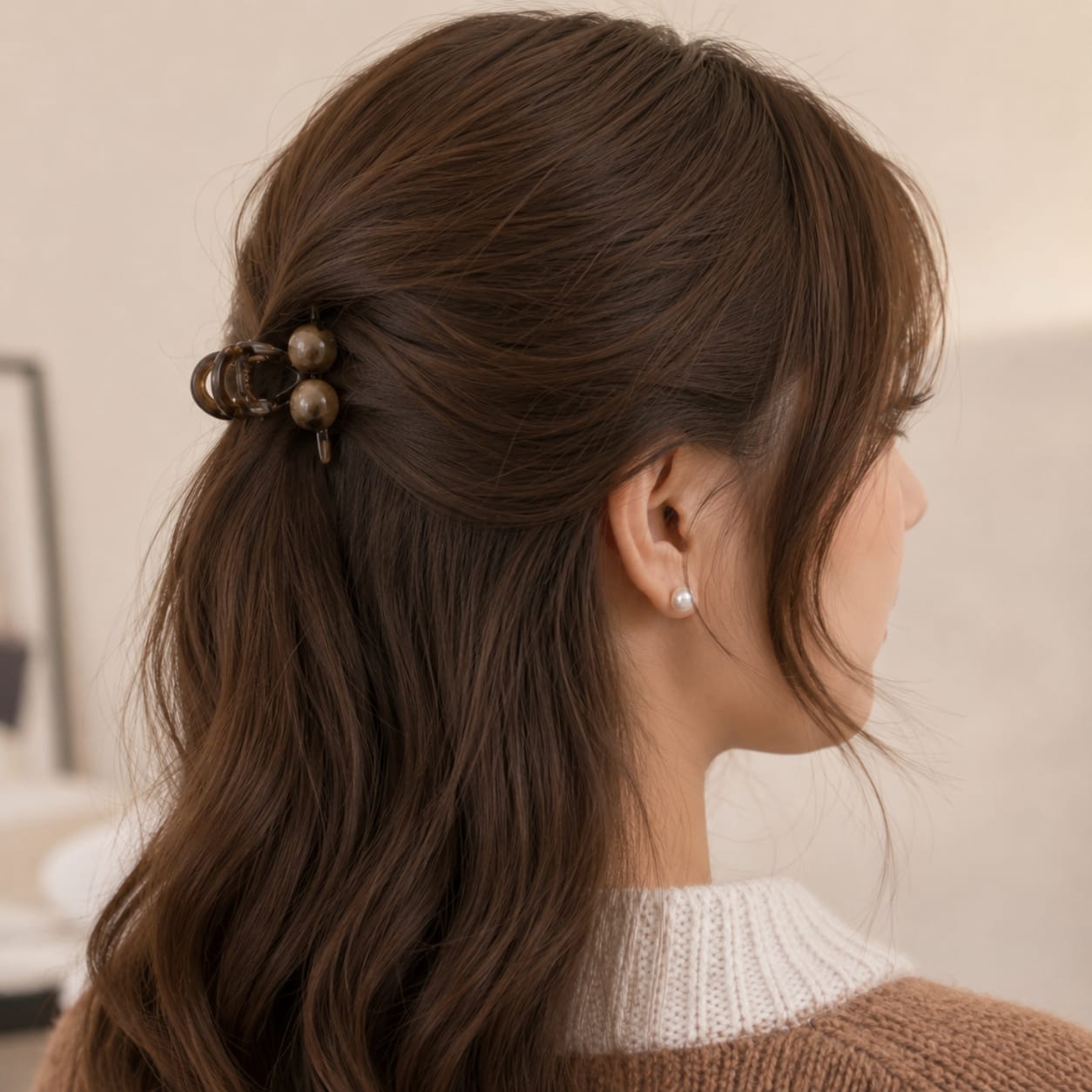 cocoa pearl hair claw clip featuring neutral brown tone with delicate pearl details and secure grip