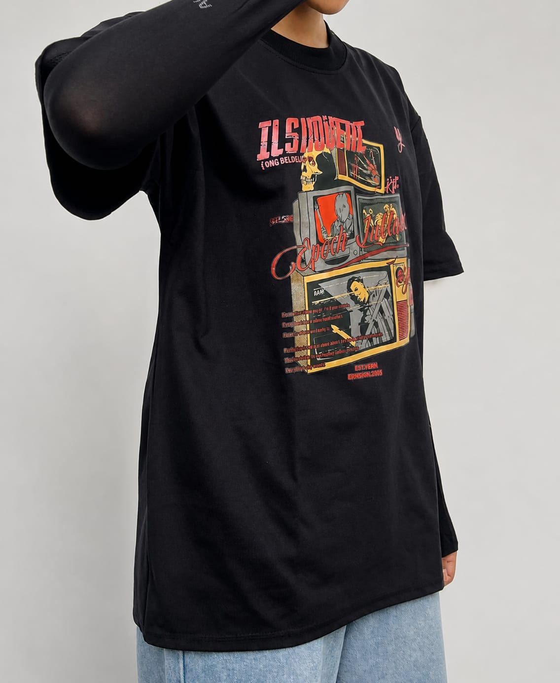 Model wearing black casual t-shirt with a clean minimal everyday style by NUR