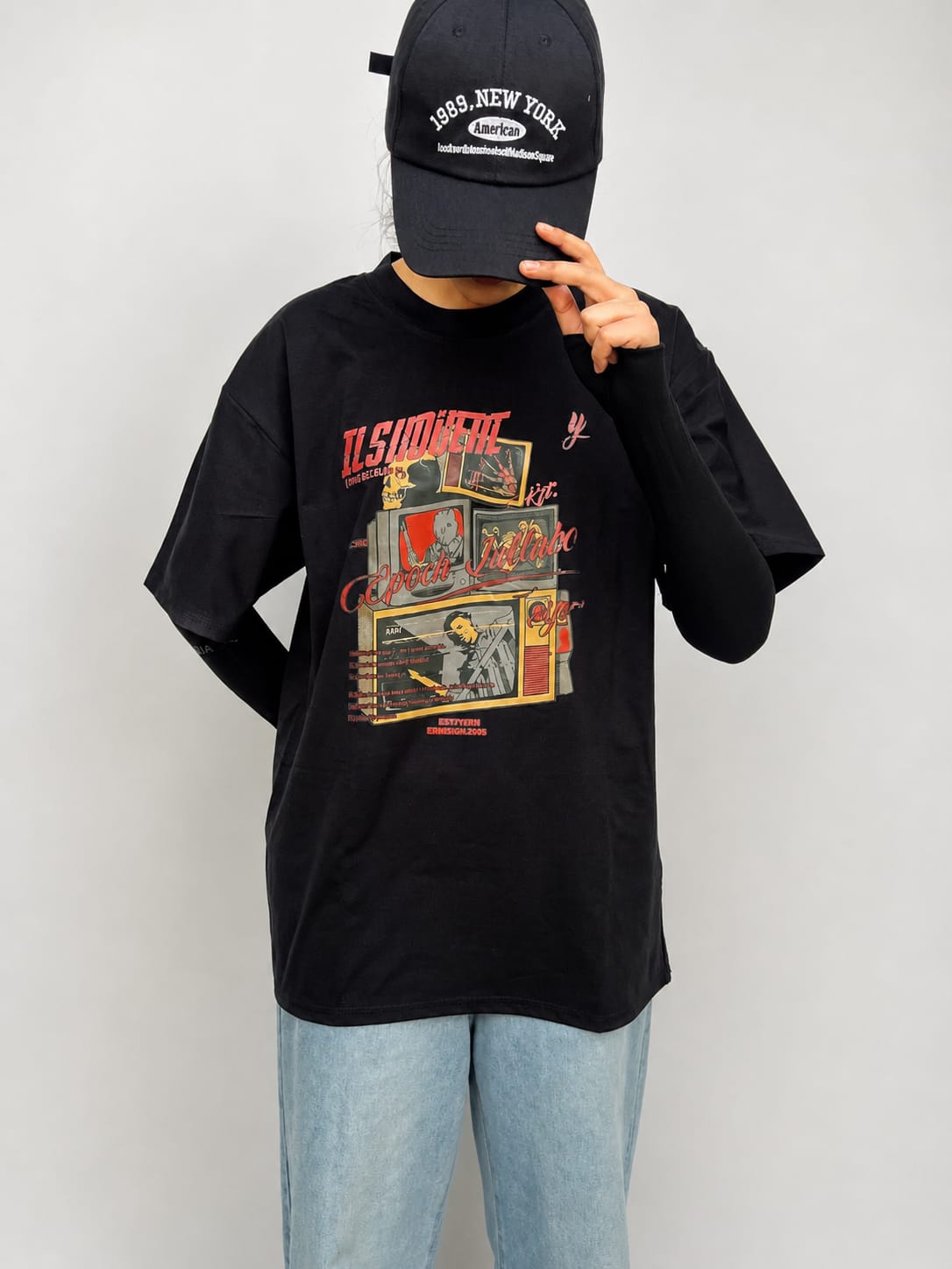 Model wearing black casual t-shirt with a clean minimal everyday style by NUR