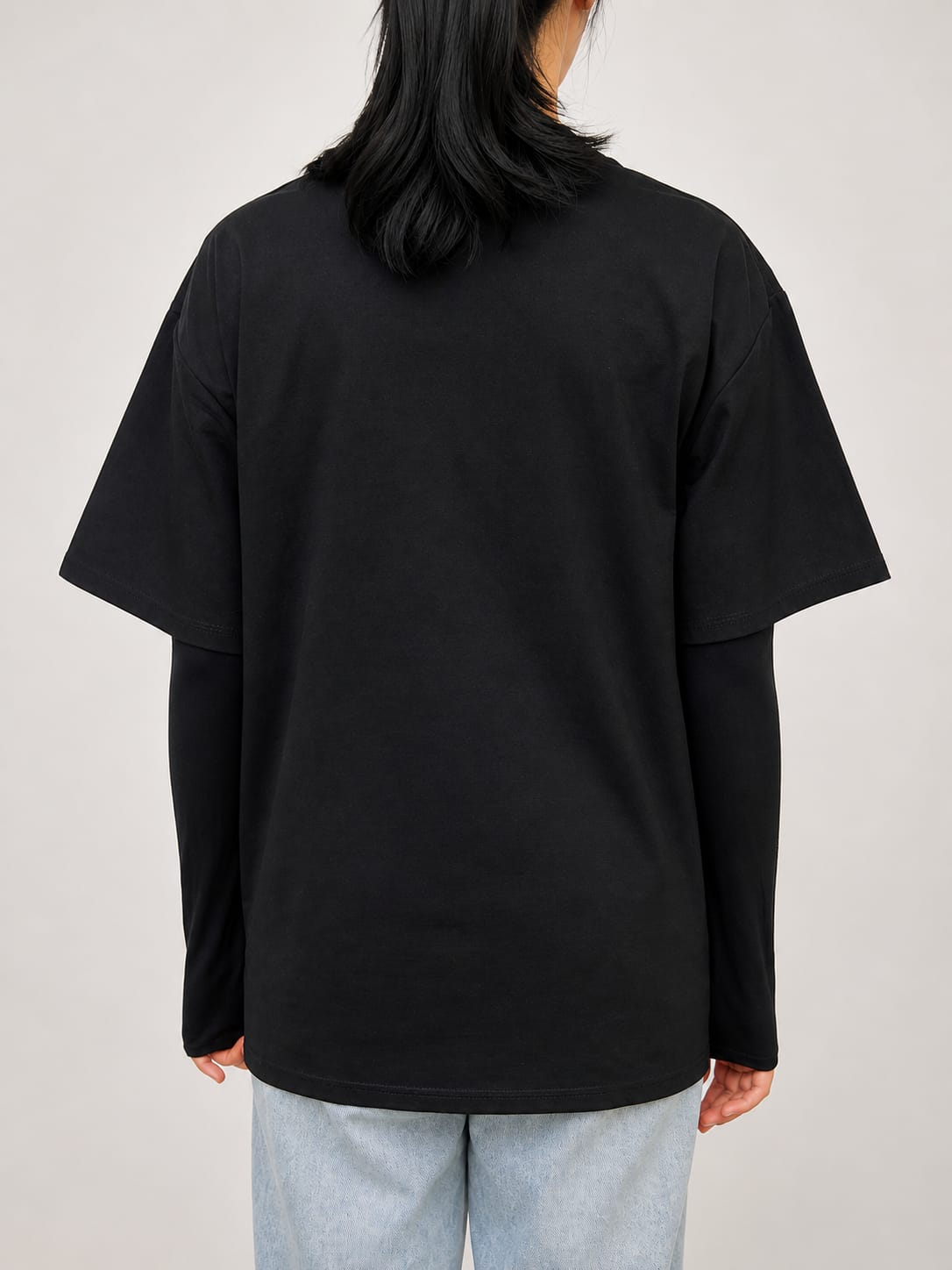 Model wearing black casual t-shirt with a clean minimal everyday style by NUR