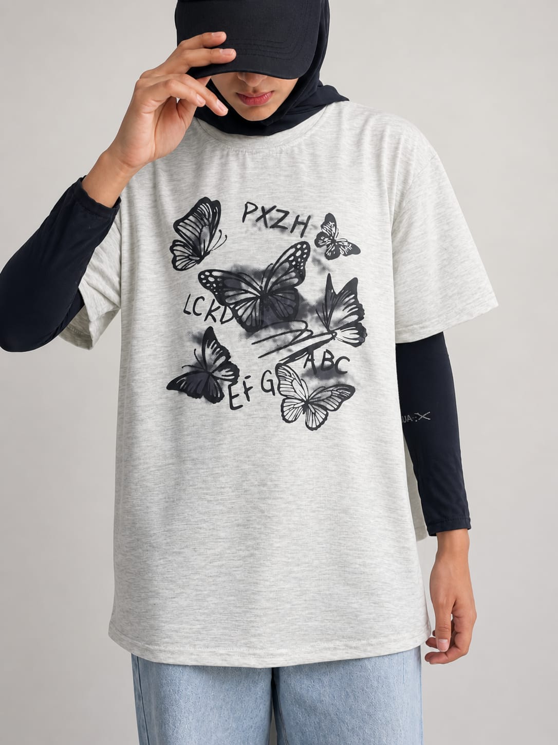 Model wearing grey cotton t-shirt with a relaxed fit and modern everyday style by NUR