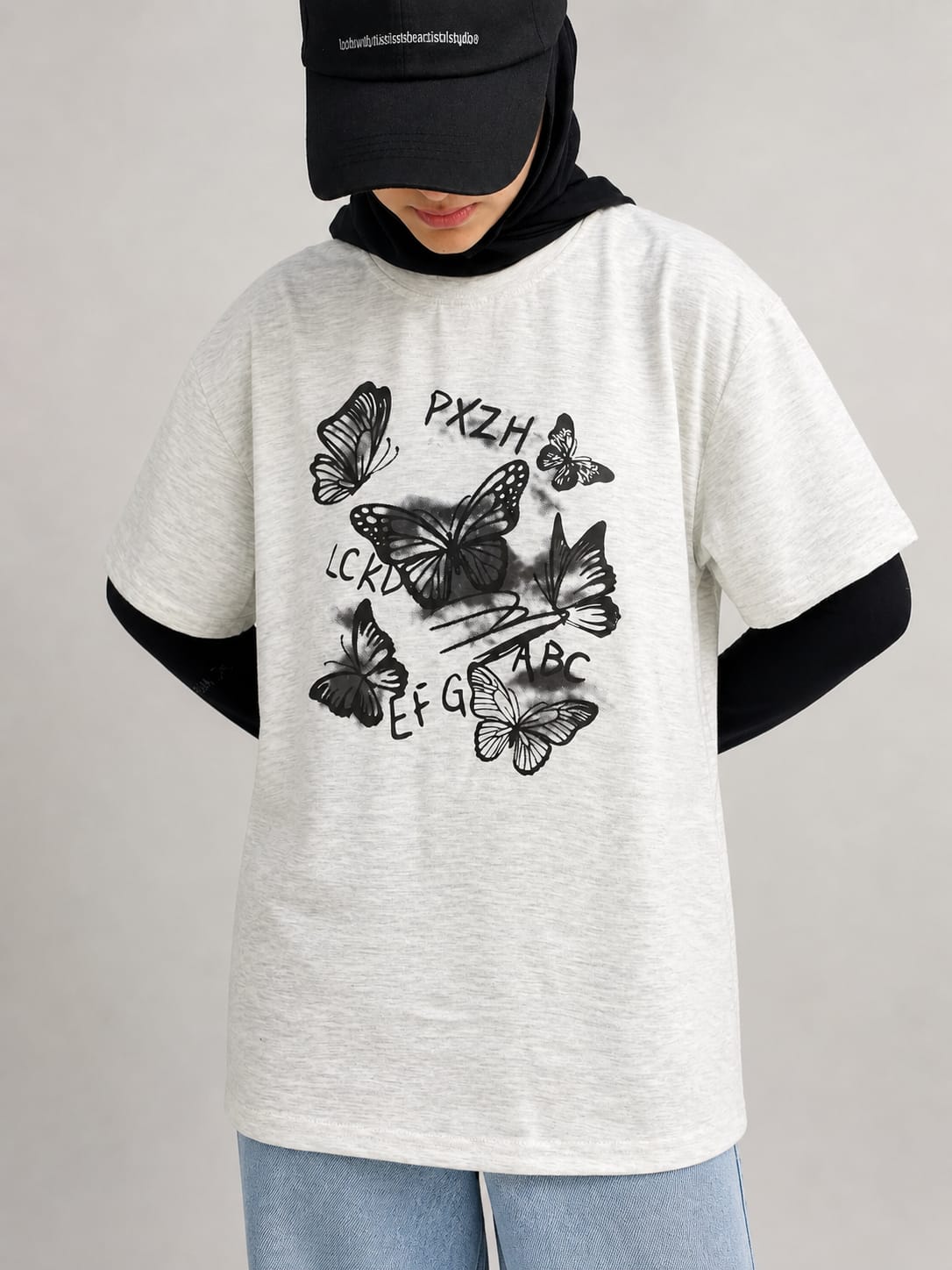 Model wearing grey cotton t-shirt with a relaxed fit and modern everyday style by NUR